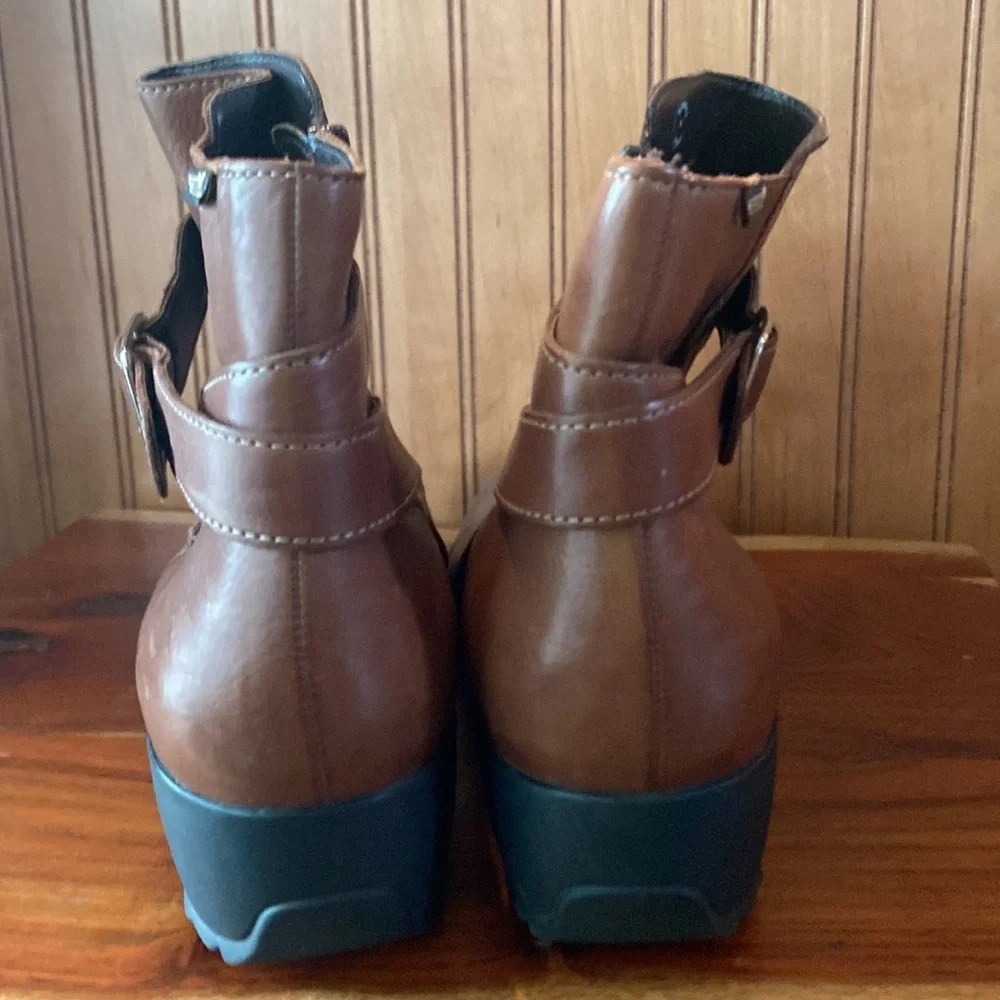 Mephisto Women's Avril Brown Silk Side Zip Wedge Ankle Boot Sz 8 modern warm